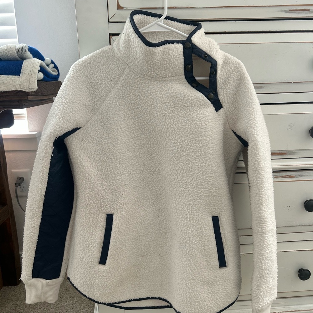 Southern Tide Cream and Navy Sherpa Pullover S
